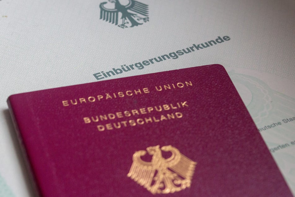 Durch das neue Staatsangehörigkeitsrecht können Ausländer seit dem 27. Juni leichter einen deutschen Pass beantragen (Symbolbild).