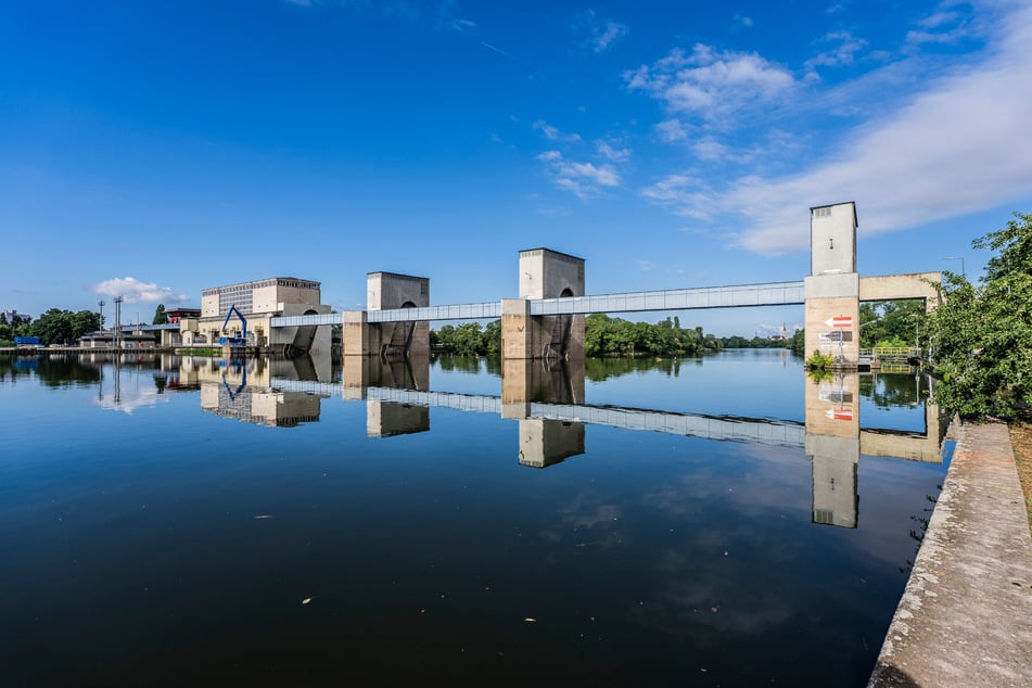 In unmittelbarer Nähe zur Staustufe in Frankfurt-Griesheim möchte die "Initiative Rhein-Main-Welle" eine Surf- und Wildwasseranlage schaffen.
