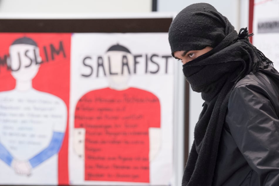 In NRW werden aktuell zwischen 50 und 60 Islamisten betreut, um ein mögliches Abrutschen in den Salafismus zu verhindern. (Symbolbild)