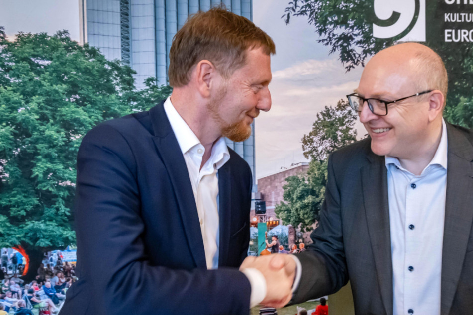 Chemnitz: Für Bau der Niners-Halle in Chemnitz: MP Kretschmer übergibt Fläche an OB Schulze