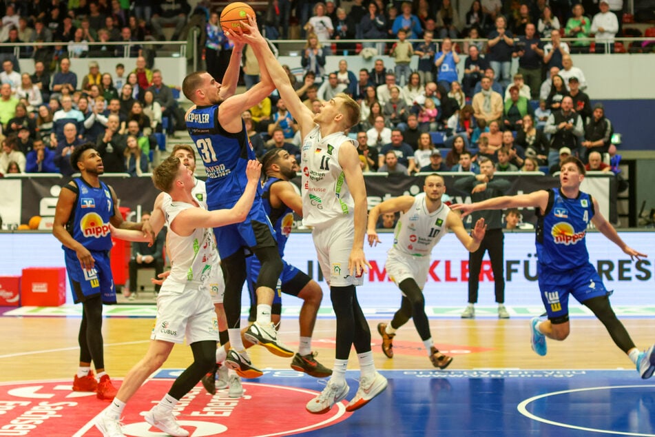 Gegen Crailsheim stand die Defense der Titans (in Weiß) nicht immer.