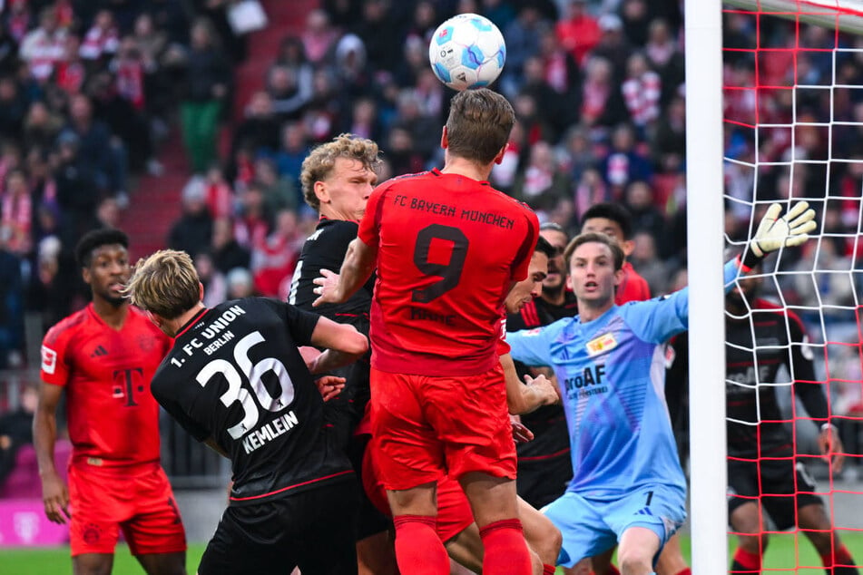 Das Hinspiel hat Union Berlin gegen Harry Kane (31, M.) und Co. mit 0:3 in der Allianz Arena verloren.