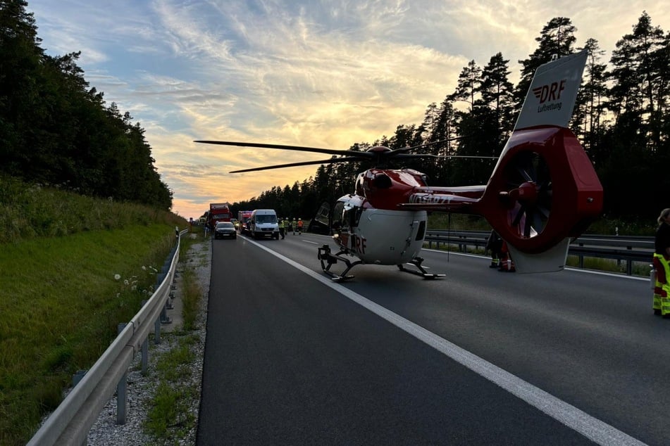 Die 18-Jährige musste mit einem Rettungshubschrauber mit lebensgefährlichen Verletzungen in eine Klinik geflogen werden.