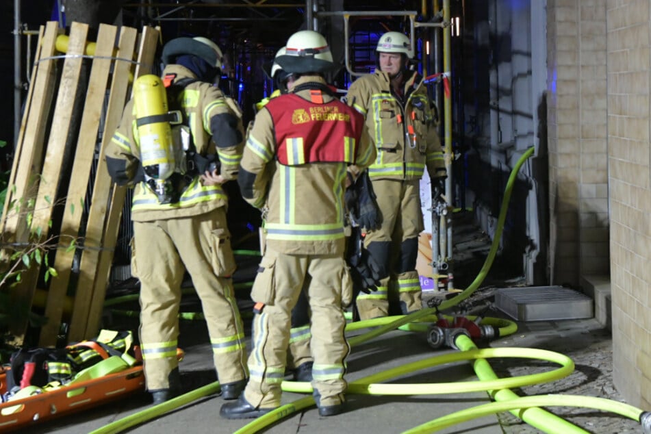 Feuerwehrleute im Einsatz.