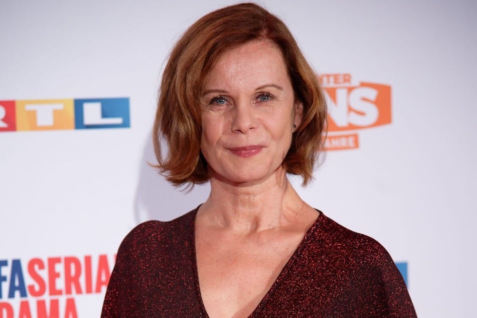Auch Schauspielerin Petra Blossey (70) kann das "Unter uns"-Aus nicht akzeptieren.