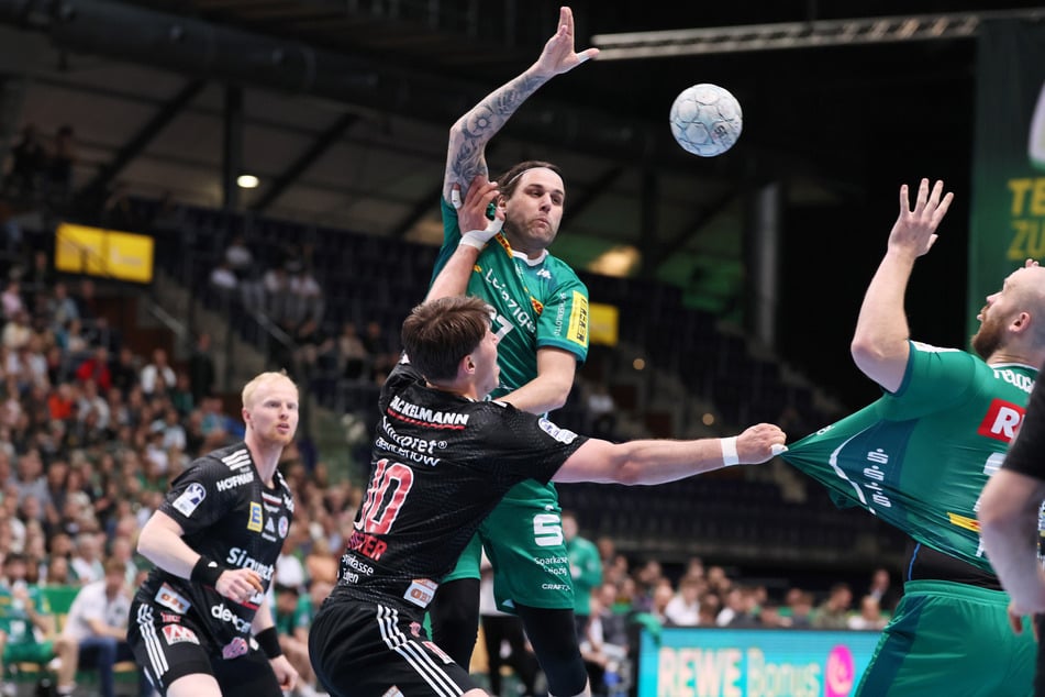 Insgesamt wurde den Zuschauern eine extrem körperliche Partie mit hohem Unterhaltungswert geboten.