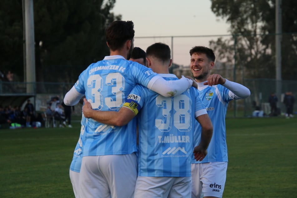 Die Himmelblauen konnten gegen Wuppertal früh jubeln. Dejan Bozic erzielte in der 7. Minute das 1:0.
