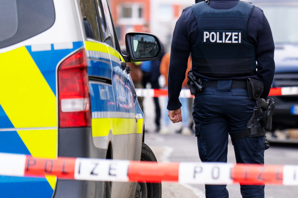In einer Wohnung in der Eschbornstraße in Wiesbaden wurde am Mittwoch die Leiche eines 53-jährigen Mannes gefunden - die Polizei geht von einem Tötungsdelikt aus.