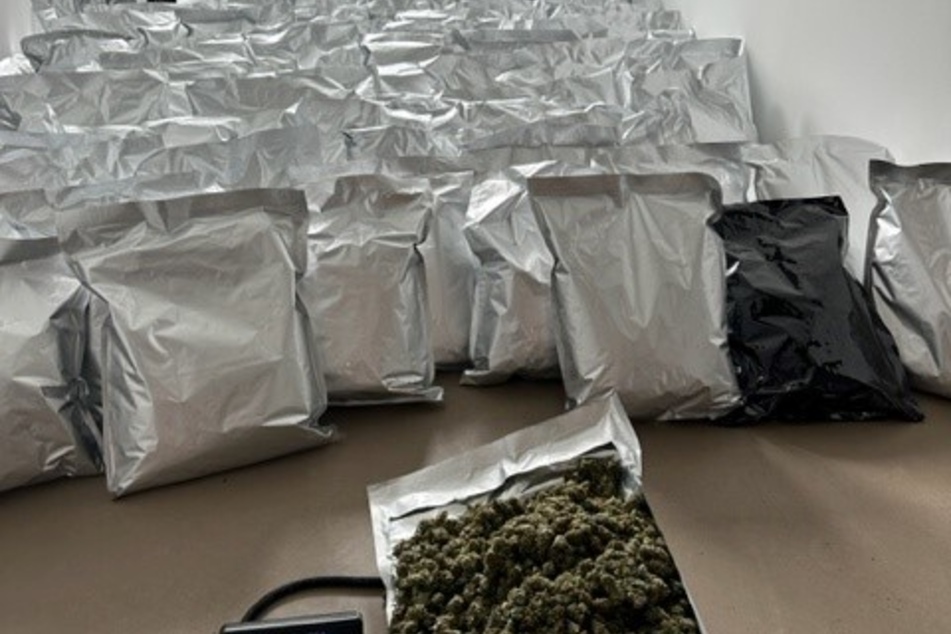 In Düsseldorf hat die Polizei 110 Kilogramm Marihuana beschlagnahmt.