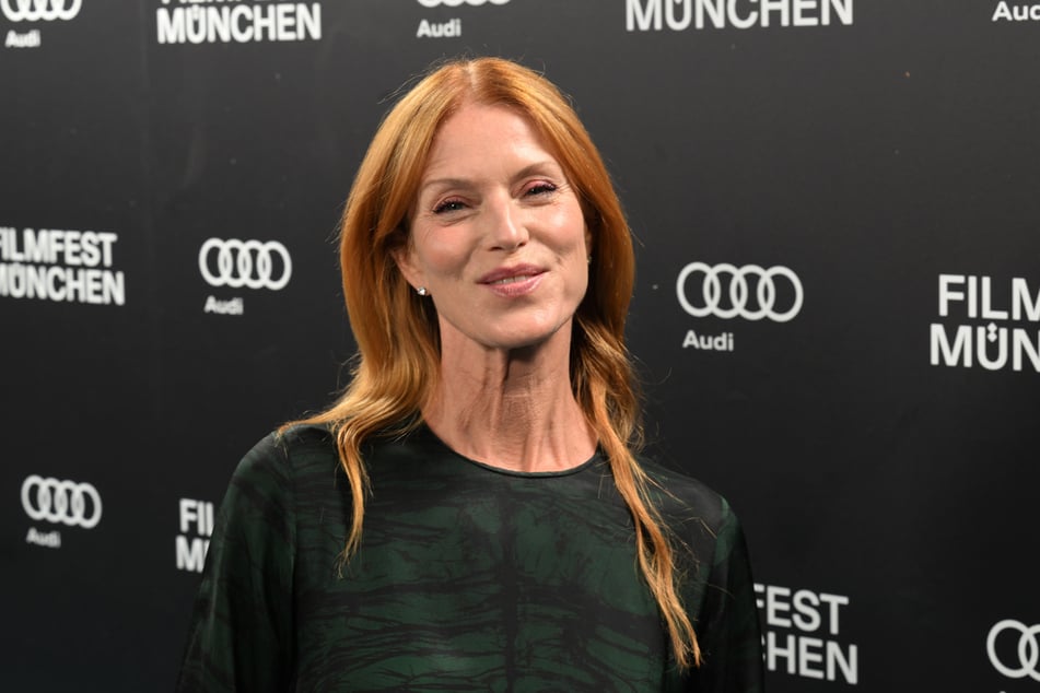 Schauspielerin Esther Schweins (56) wird jetzt Tanzlehrerin.