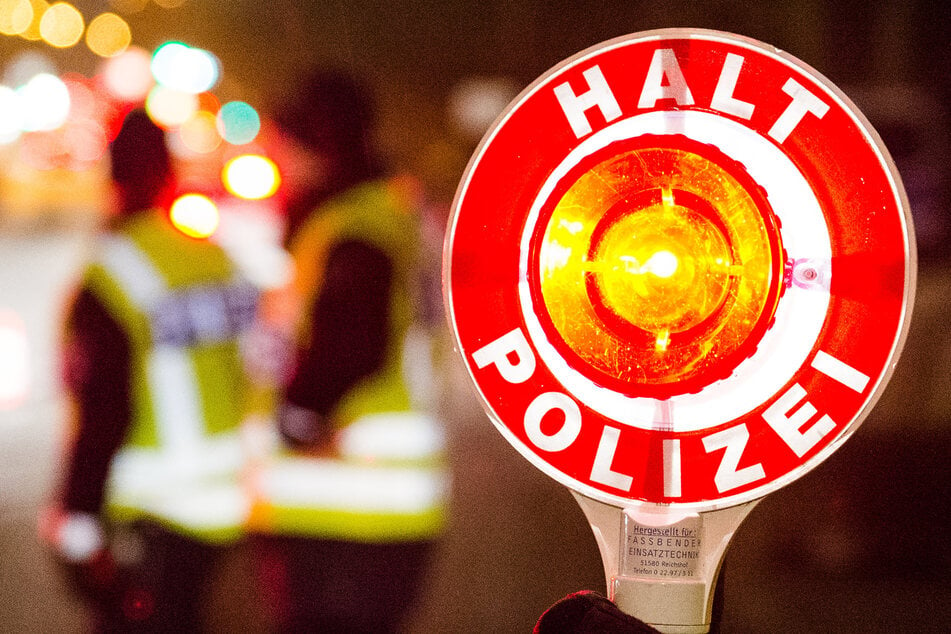 Die Polizei musste auf der A7 bei Göttingen einen übermüdeten Autofahrer aus dem Verkehr ziehen. (Symbolbild)