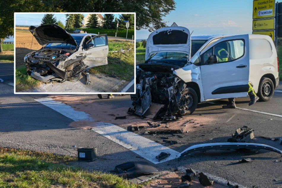 Kreuzungscrash in Mittelsachsen: Transporter kracht in VW