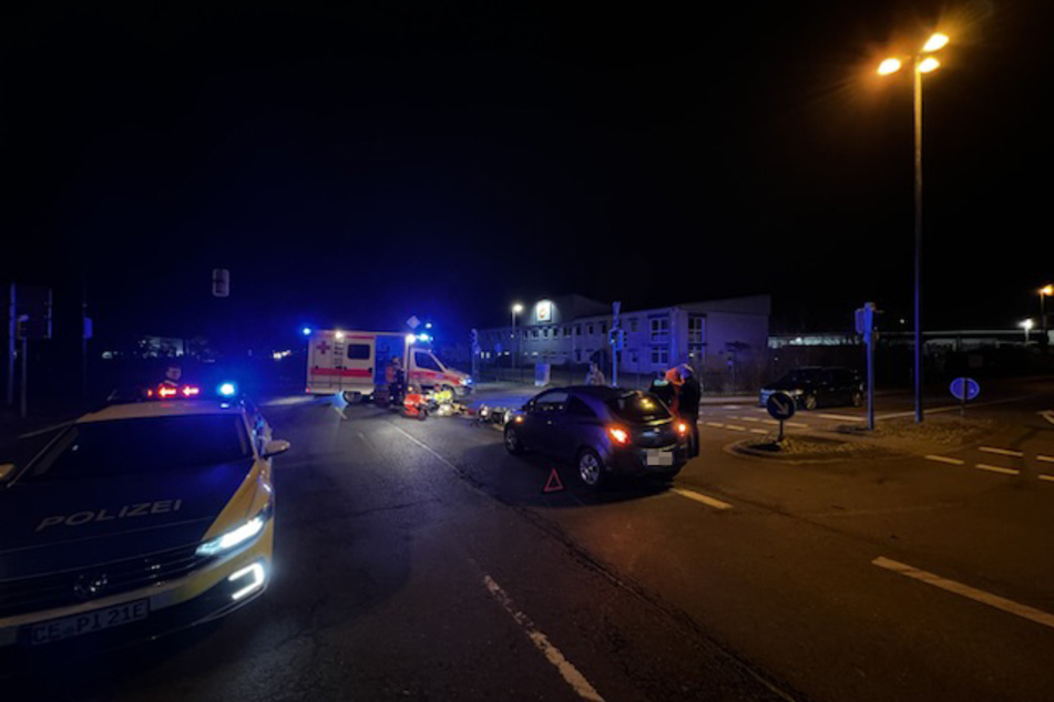 Bei einem Unfall in Celle wurde ein 17-jähriger Motorradfahrer schwer verletzt.