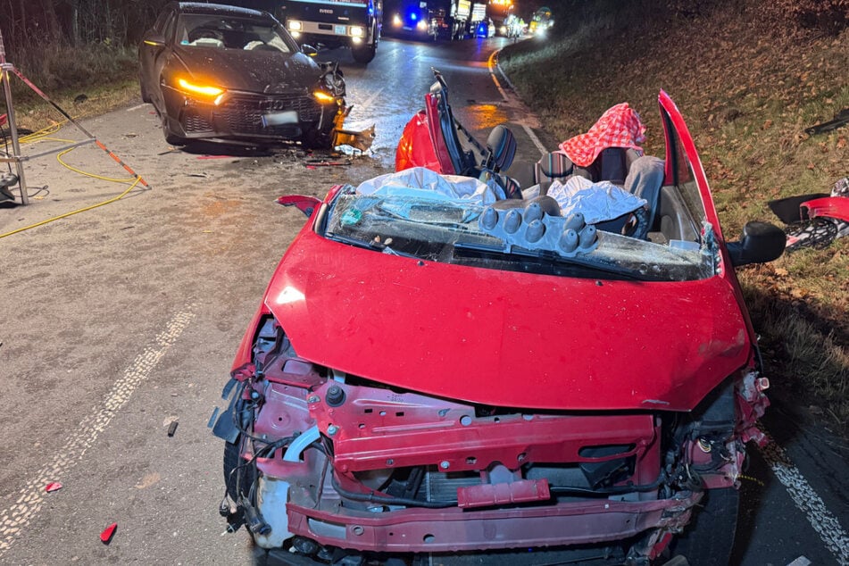 Mehrere Personen nach Crash verletzt eingeschlossen: 200.000 Euro Schaden