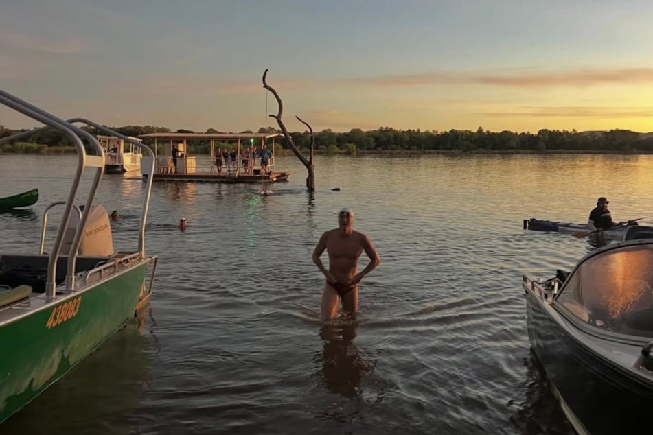 Andy Donaldson (35) schwamm am Dienstag 55 Kilometer durch den Ord River (Australien).