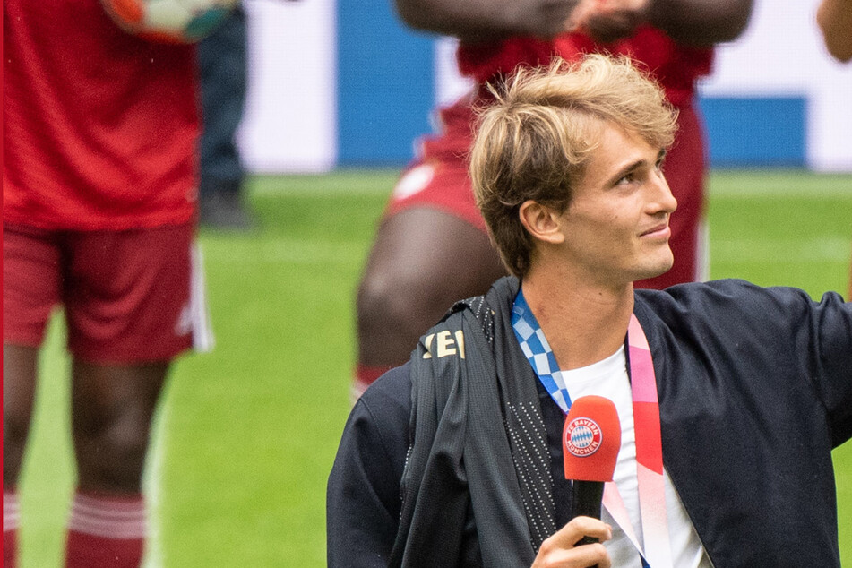 "Wahnsinnige Ehre": Tennis-Star Zverev erhält eigenes FC-Bayern-Trikot