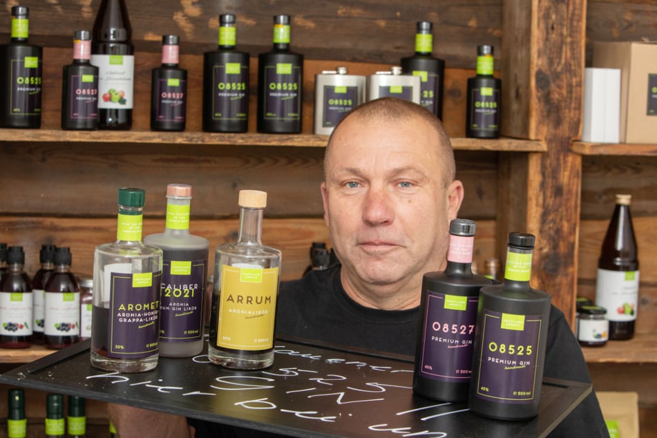 Kunden können bei Frank Sommer aktuell aus zwei verschiedenen Aronia-Gins wählen.