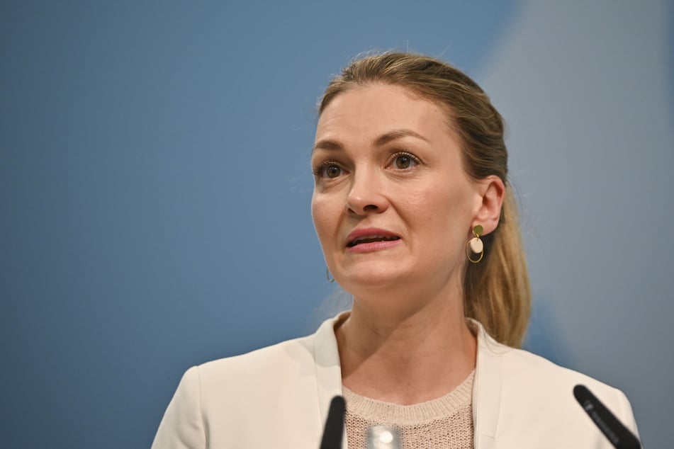 Gesundheitsministerin Judith Gerlach (39, CSU) verweist auf Impfungen gegen das Chikungunya-Virus.