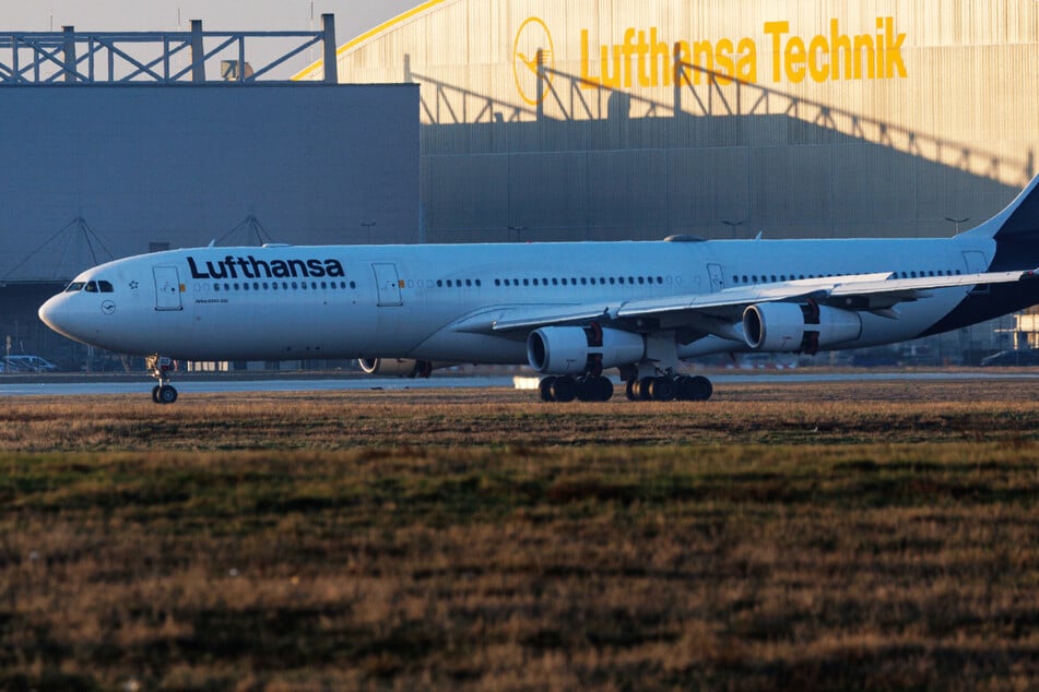 Die Maschine mit 279 Passagiersitzen war in der Nacht in Omans Hauptstadt Maskat gestartet.