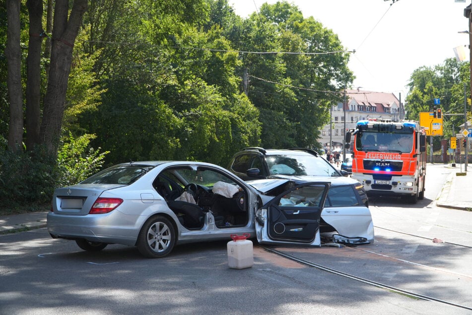 Beide Fahrzeuge wurden nicht unerheblich beschädigt.