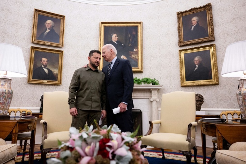 President Joe Biden has said US Abrams tanks will arrive in Ukraine next week during a visit to Washington by Volodymyr Zelensky.