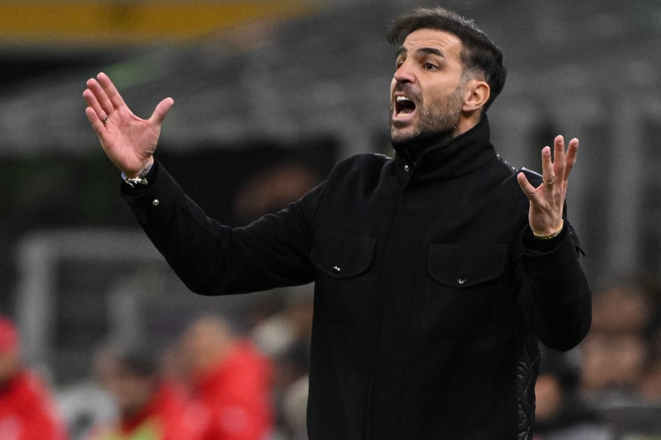 An Como-Trainer Cesc Fabregas (39) hatte RB im Sommer 2025 gebaggert.
