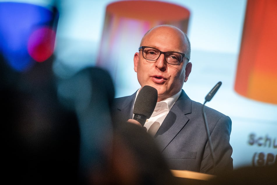 Oberbürgermeister Sven Schulze (49, SPD) lehnt eine Zusammenarbeit mit AfD und Pro Chemnitz ab.