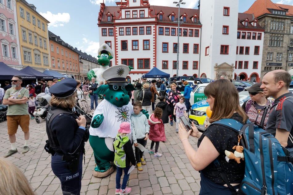 Zum Kinderfest war auch Maskottchen Poldi am Start.