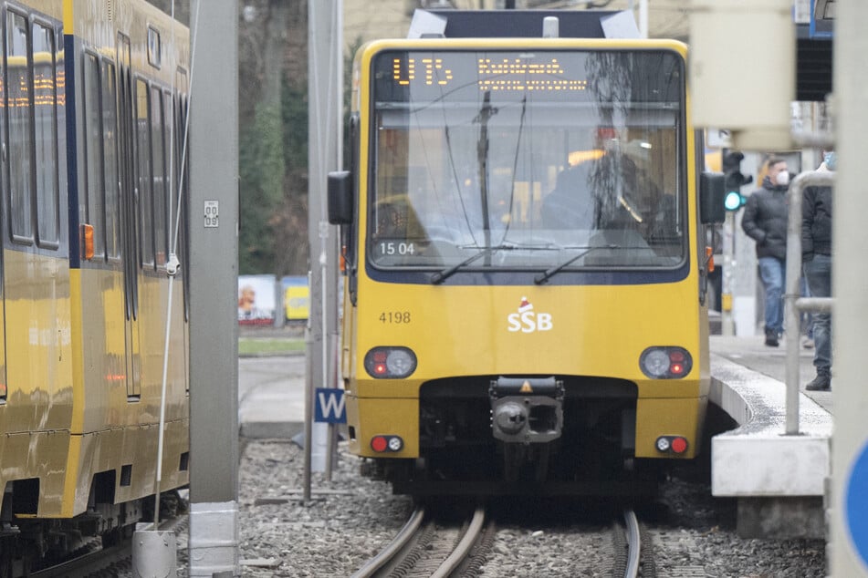 Zwei Fahrgäste wurden bei der Bremsung verletzt. (Symbolfoto)
