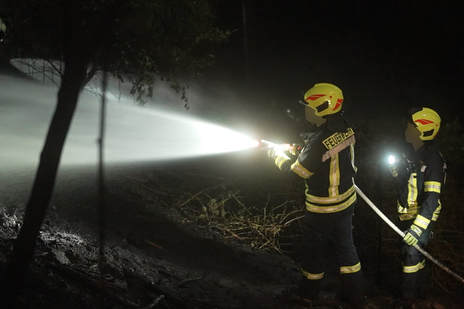 Zeitweise seien rund 130 Feuerwehrleute im Einsatz gewesen.