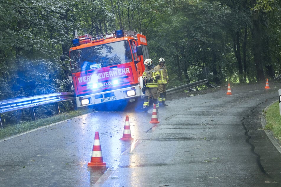 Der Einsatz der Feuerwehr endete in der Leitplanke.