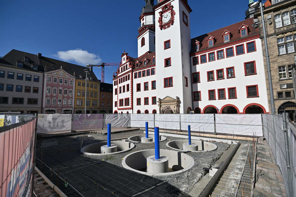 Direkt neben dem Rathaus soll der Marktbrunnen dann sprudeln.