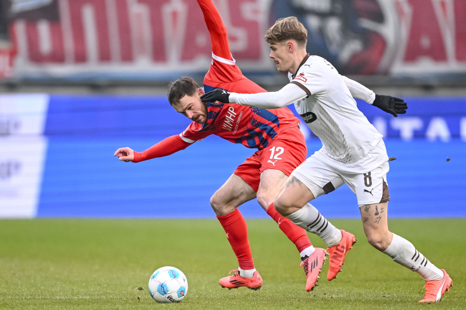 Eric Smith (28, r) kehrt nach seiner Leihe wieder zurück.