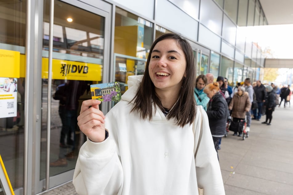 Kateryna Kozlenko (19) hat ihre Monatskarte gegen die Deutschlandkarte umgetauscht. Sie macht in Dresden gerade einen Deutschkurs. Danach will die Ukrainerin hier studieren.