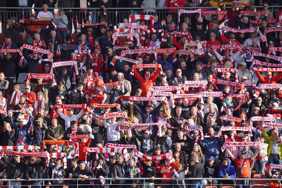 Die GGZ Arena soll am Freitag (22.8.) beben – 8.000 Fans sind das Ziel!