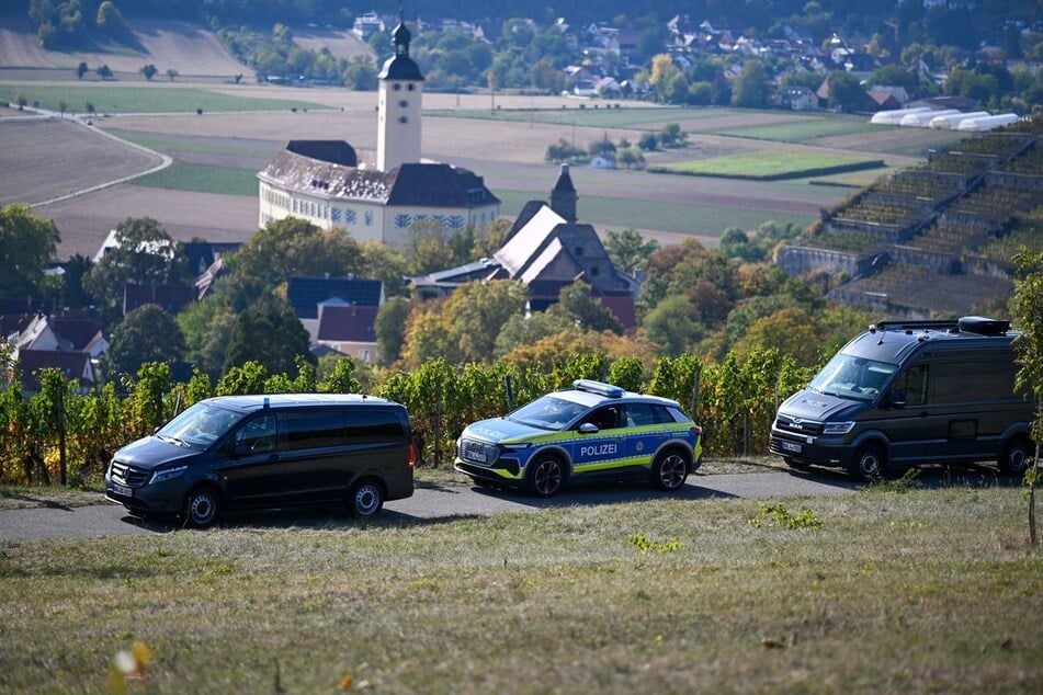 Die Spuren am Unfallort werden gesichert.