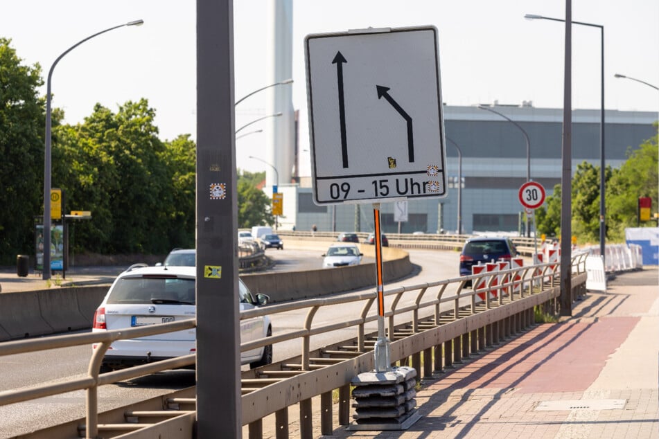 Wegen eines möglichen Bombenfundes muss ab kommendem Montag eine Fahrspur der Nossener Brücke gesperrt werden.