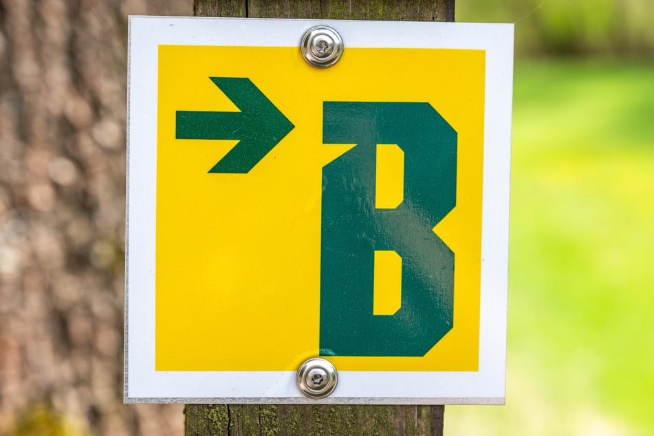 Der Radweg ist mit einem großen "B" gekennzeichnet.