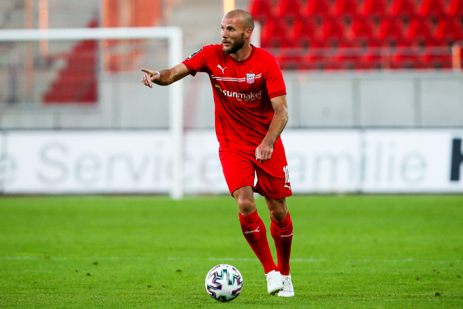 Der ehemalige Carl-Zeiss-Profi und namibische Ex-Nationalspieler Manfred Starke kam vom 1. FC Kaiserslautern zum FSV Zwickau und soll die Offensive beleben.