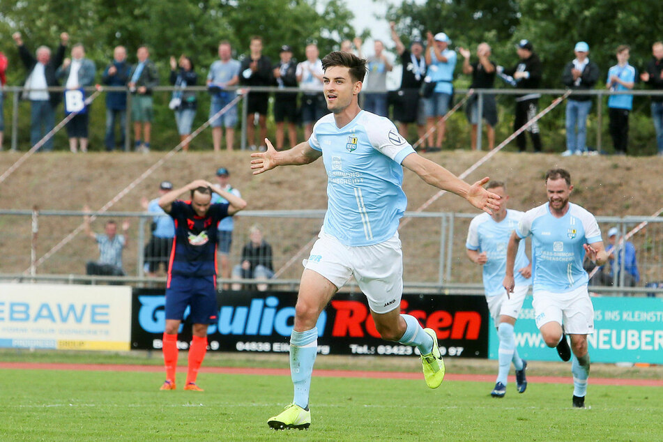 Chemnitz' Danny Breitfelder (vorn) bejubelt seinen Treffer zum zwischenzeitlichen 1:0.
