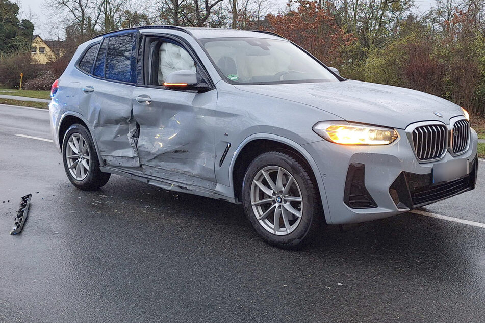 BMW und VW krachen zusammen: Zwei Verletzte, hoher Schaden