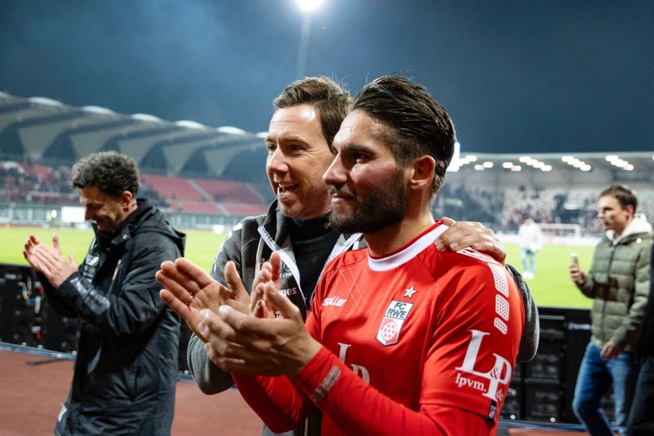 RWE-Cheftrainer Fabian Gerber (45) muss in der kommenden Saison ohne Andy Trübenbach (33, vorne) auskommen.