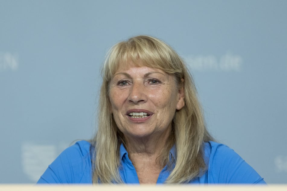 Gesundheitsministerin Petra Köpping (67, SPD) freut sich, dass der Freistaat investiert.
