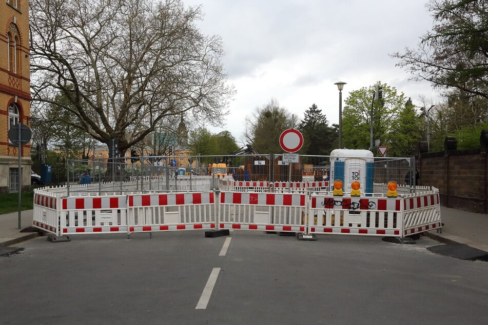 Die Fiedlerstraße ist aktuell für Fahrzeuge gesperrt.