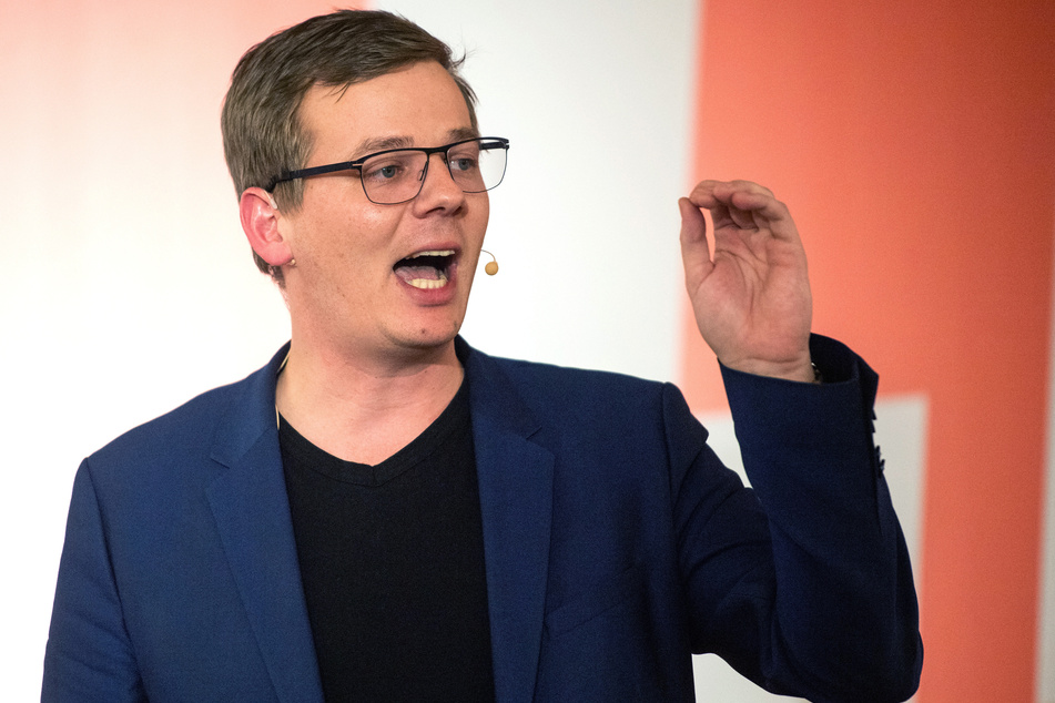 Linke-Fraktionschef Sebastian Walter will weiterhin steuerfreie Prämien für Pflegekräfte und ein erhöhtes Kurzarbeitergeld durchsetzen.