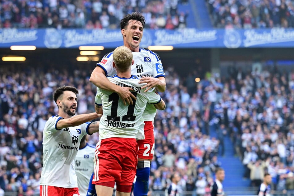 Albert Grönbaeck und Nicolas Capaldo (o.) erlösten den HSV kurz vor der Pause.