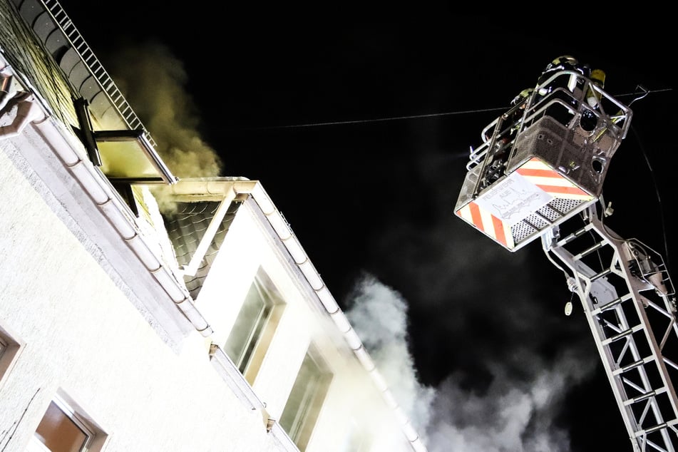 Wohnungsbrand im Erzgebirge: Bett fängt Feuer
