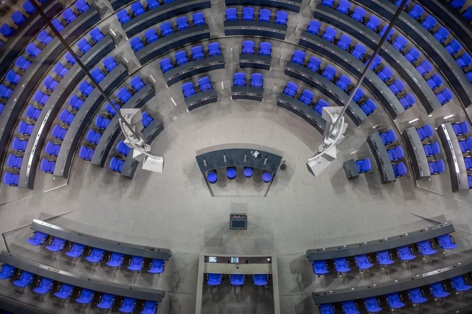 Im neu gewählten Bundestag sitzen künftig weniger Frauen als bisher. (Symbolbild)