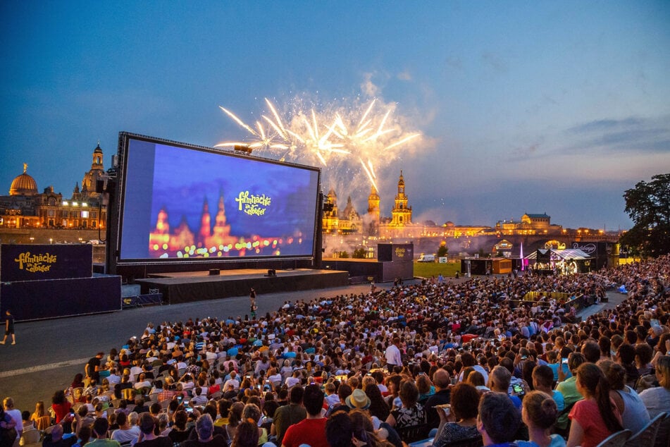 Wenn Kultur auf Geschichte trifft: Familienkino der "Filmnächte am Elbufer" vor der Barockkulisse der Landeshauptstadt.
