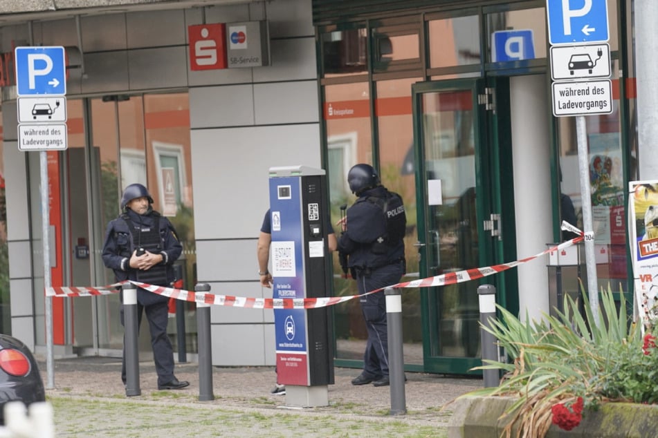 Banküberfall! Polizei nimmt Tatverdächtigen fest